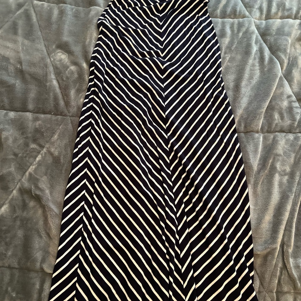 White/Navy maxi skirt —- small